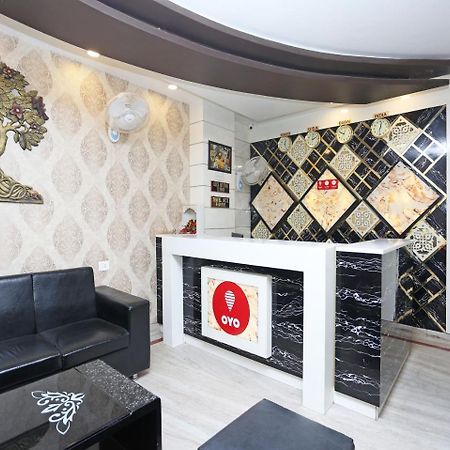 Oyo 10338 Hotel Aadesh Palace Βαρανάσι Εξωτερικό φωτογραφία