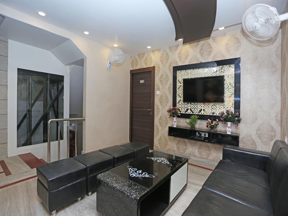 Oyo 10338 Hotel Aadesh Palace Βαρανάσι Εξωτερικό φωτογραφία