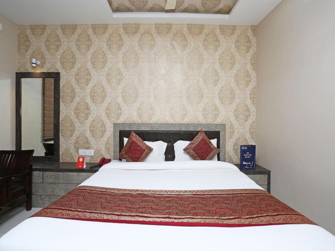 Oyo 10338 Hotel Aadesh Palace Βαρανάσι Εξωτερικό φωτογραφία