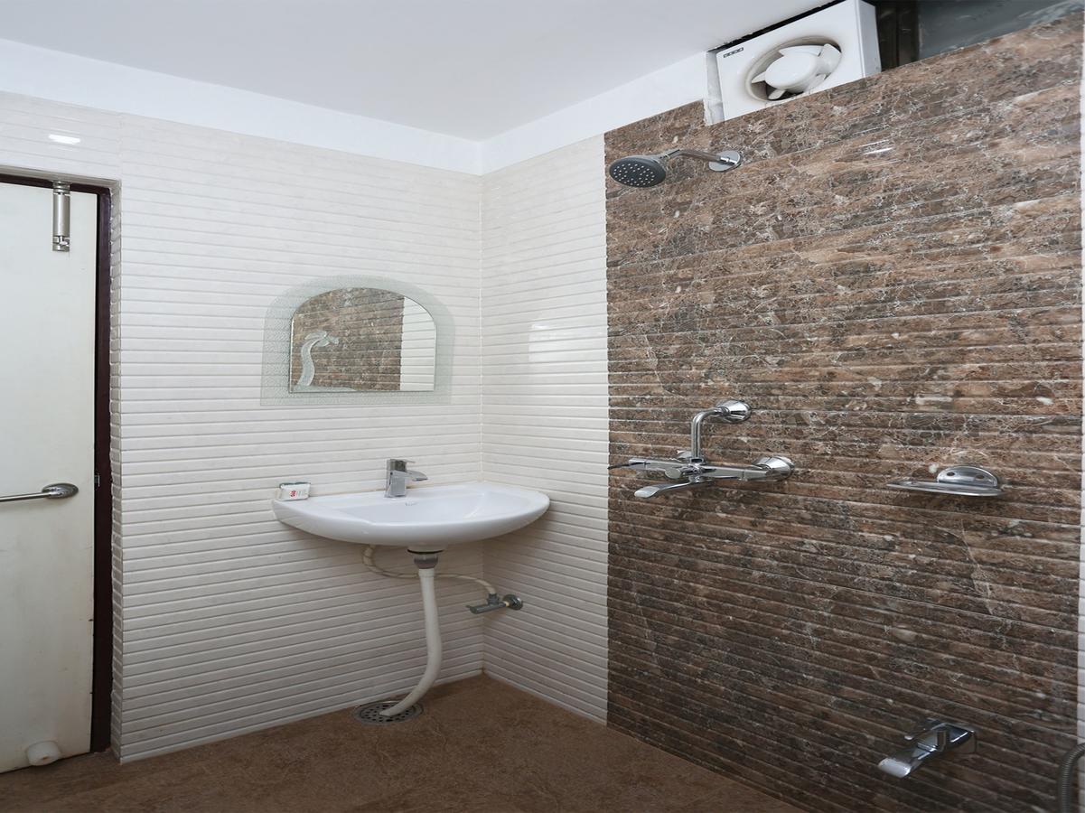 Oyo 10338 Hotel Aadesh Palace Βαρανάσι Εξωτερικό φωτογραφία
