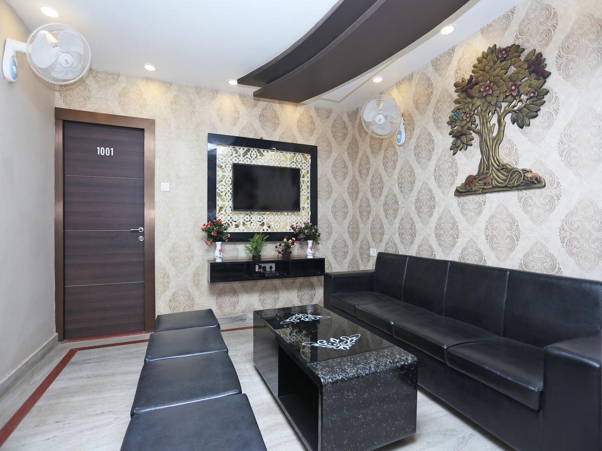 Oyo 10338 Hotel Aadesh Palace Βαρανάσι Εξωτερικό φωτογραφία