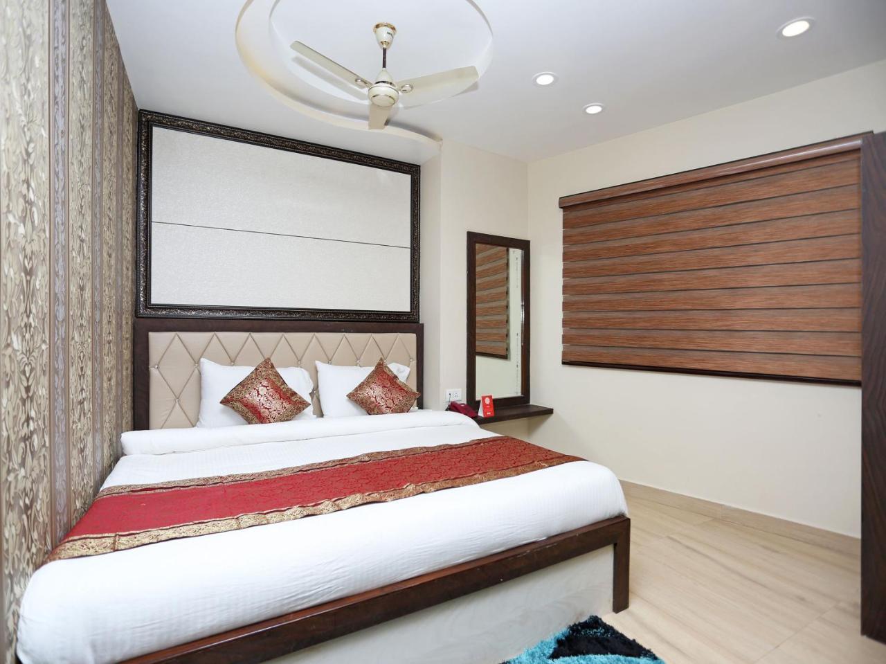 Oyo 10338 Hotel Aadesh Palace Βαρανάσι Εξωτερικό φωτογραφία