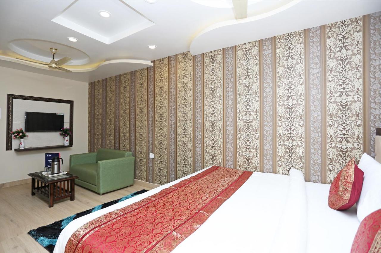 Oyo 10338 Hotel Aadesh Palace Βαρανάσι Εξωτερικό φωτογραφία