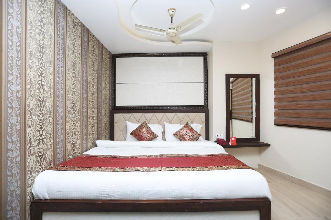 Oyo 10338 Hotel Aadesh Palace Βαρανάσι Εξωτερικό φωτογραφία