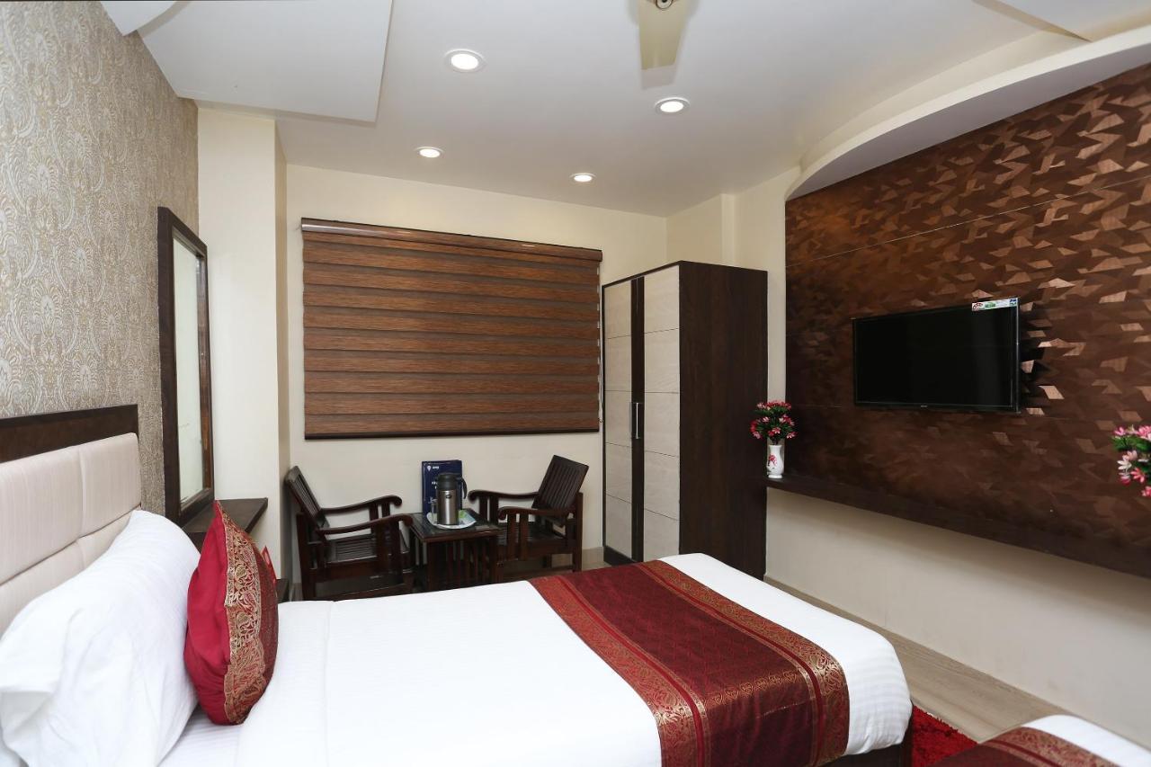 Oyo 10338 Hotel Aadesh Palace Βαρανάσι Εξωτερικό φωτογραφία