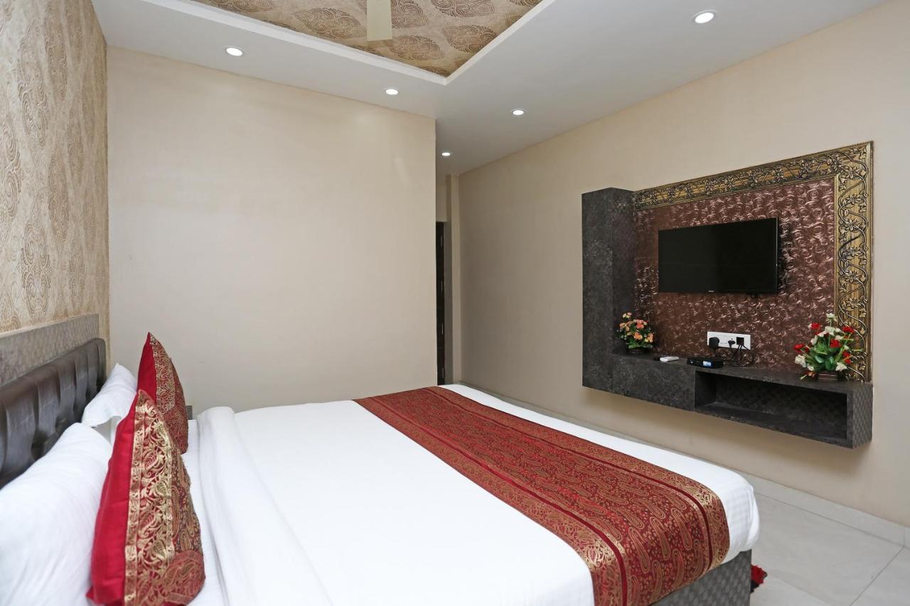 Oyo 10338 Hotel Aadesh Palace Βαρανάσι Εξωτερικό φωτογραφία