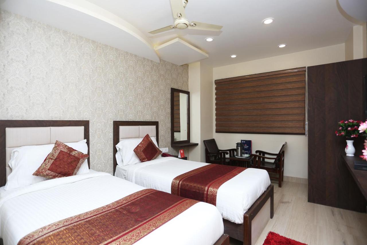 Oyo 10338 Hotel Aadesh Palace Βαρανάσι Εξωτερικό φωτογραφία